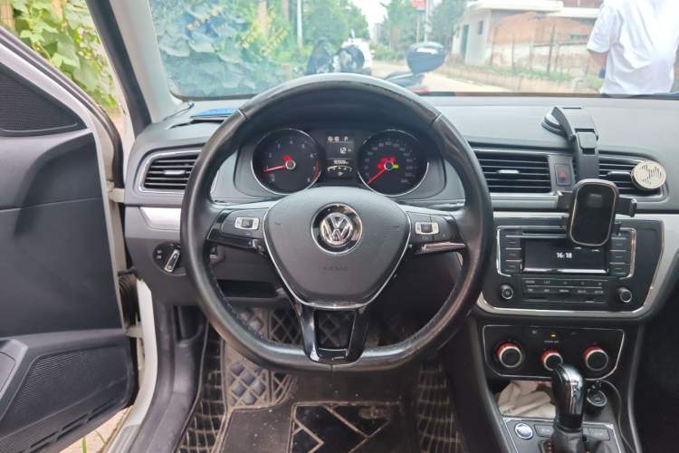 Used Volkswagen Gran Lavida 2017 1.6L Automatic Comfort Edition Steering Wheel