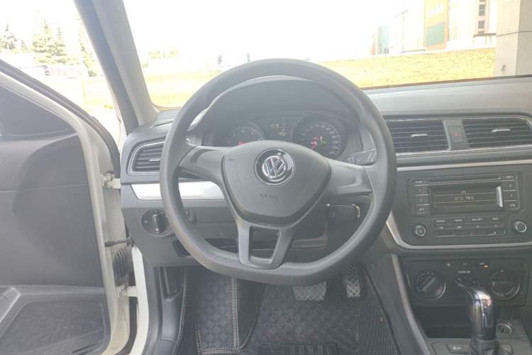 Used Volkswagen Gran Lavida 2017 1.6L Automatic Fashion Edition Steering Wheel