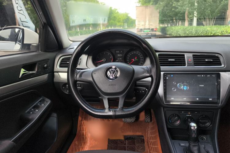 Used Volkswagen Gran Lavida 2017 1.6L Automatic Fashion Edition Steering Wheel