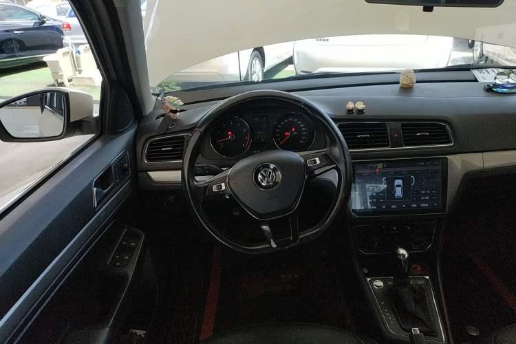 Used Volkswagen Gran Lavida 2017 1.6L Automatic Comfort Edition Steering Wheel