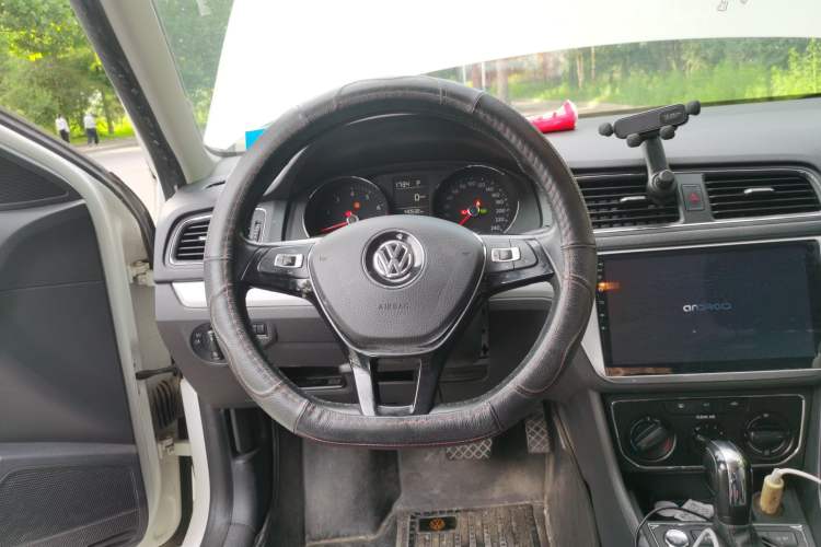 Used Volkswagen Gran Lavida 2017 1.6L Automatic Comfort Edition Steering Wheel