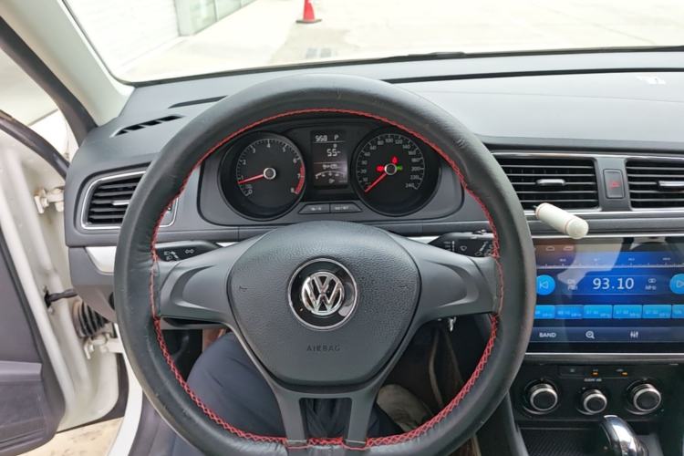 Used Volkswagen Gran Lavida 2017 1.6L Automatic Fashion Edition Steering Wheel