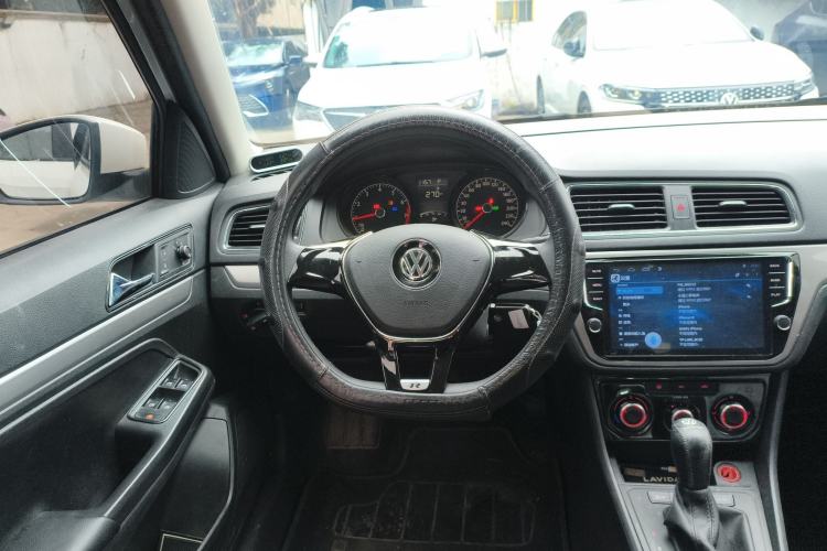 Used Volkswagen Gran Lavida 2017 1.6L Automatic Fashion Edition Steering Wheel