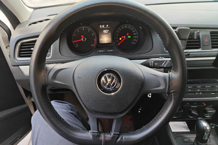 Used Volkswagen Gran Lavida 2017 1.6L Automatic Fashion Edition Steering Wheel