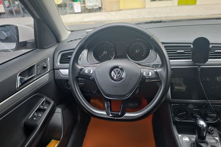 Used Volkswagen Gran Lavida 2017 1.6L Automatic Comfort Edition Steering Wheel