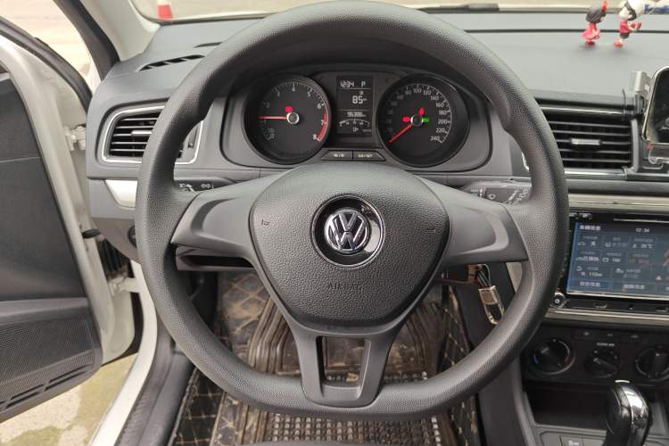 Used Volkswagen Gran Lavida 2017 1.6L Automatic Fashion Edition Steering Wheel