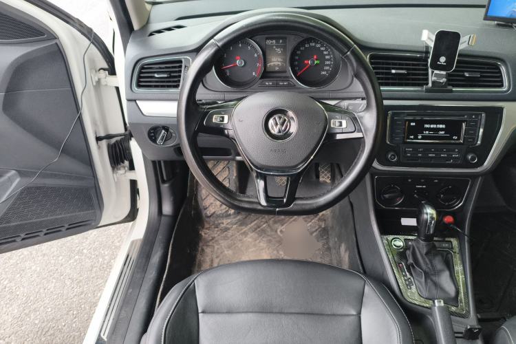 Used Volkswagen Gran Lavida 2017 1.6L Automatic Comfort Edition Steering Wheel