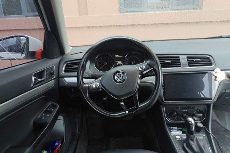 Used Volkswagen Gran Lavida 2017 1.6L Automatic Comfort Edition Steering Wheel