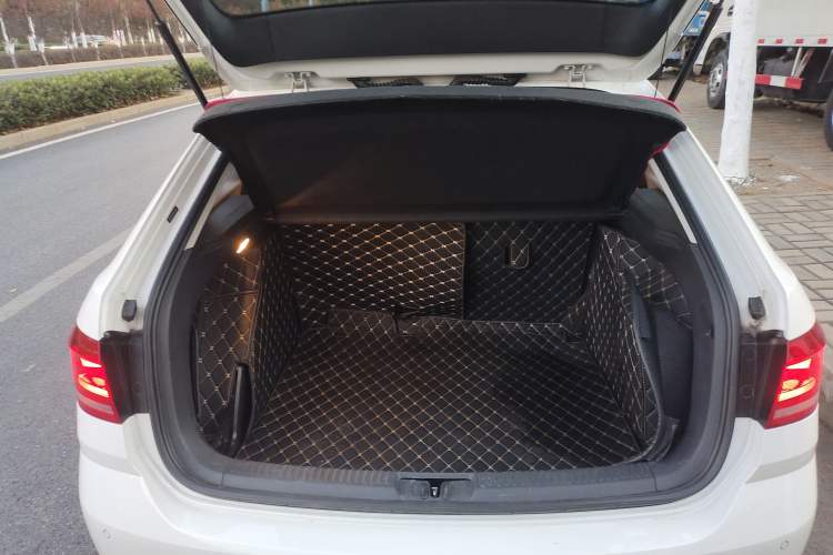 Used Volkswagen Gran Lavida 2017 180TSI DSG Comfort Edition Trunk