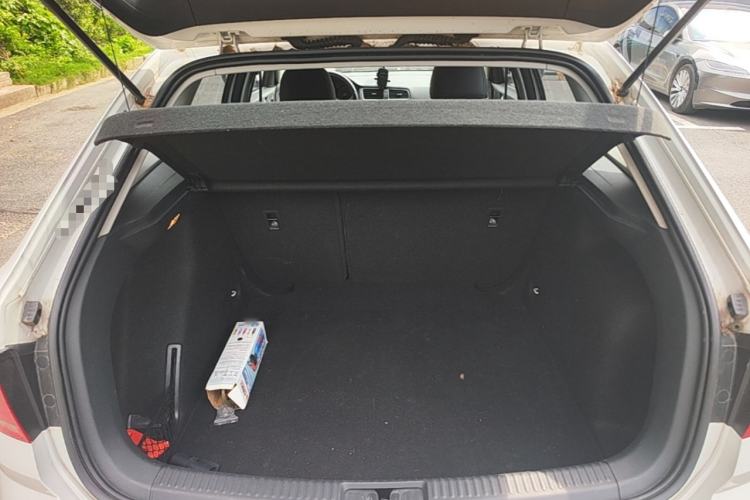Used Volkswagen Gran Lavida 2017 1.6L Automatic Comfort Edition Trunk