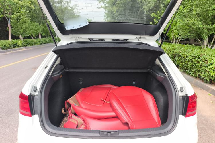 Used Volkswagen Gran Lavida 2017 1.6L Automatic Fashion Edition Trunk
