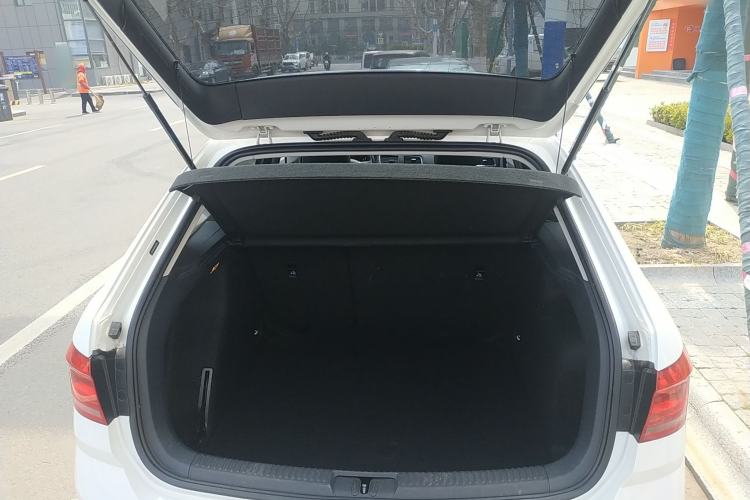 Used Volkswagen Gran Lavida 2017 180TSI DSG Comfort Edition Trunk