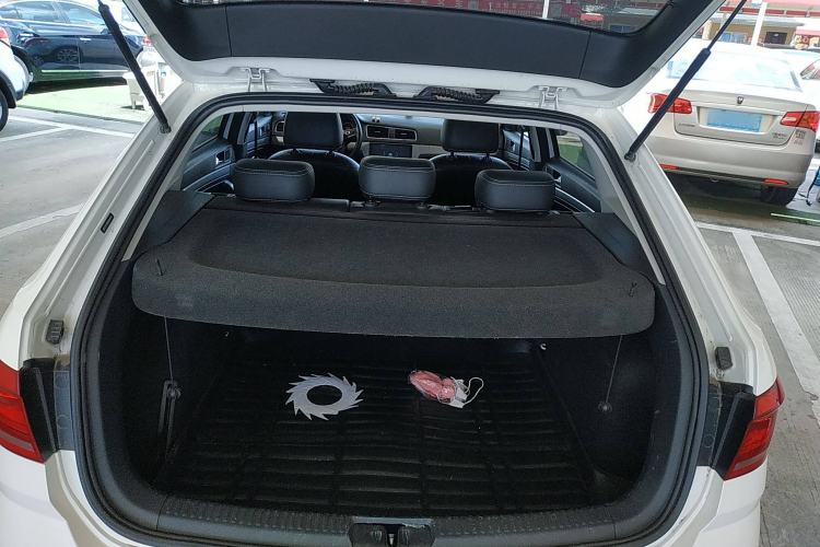 Used Volkswagen Gran Lavida 2017 1.6L Automatic Comfort Edition Trunk