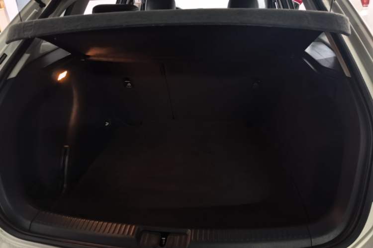 Used Volkswagen Gran Lavida 2017 1.6L Automatic Comfort Edition Trunk