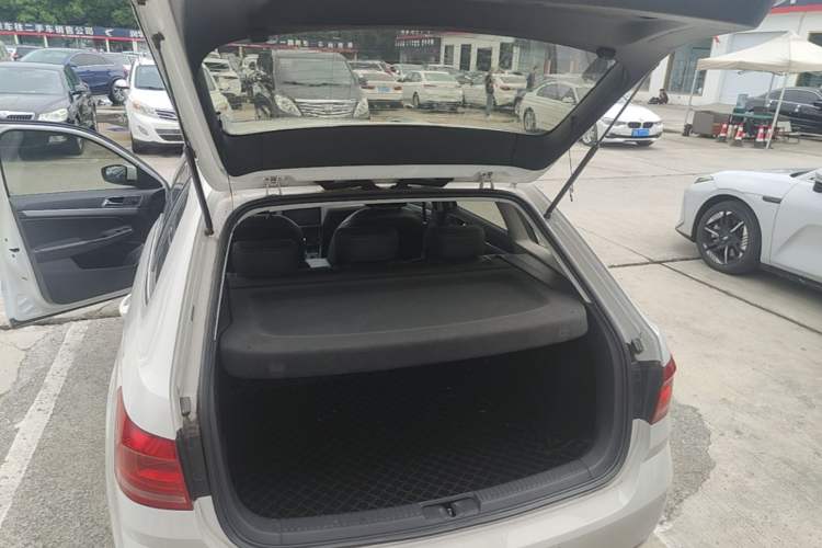 Used Volkswagen Gran Lavida 2017 180TSI DSG Comfort Edition Trunk