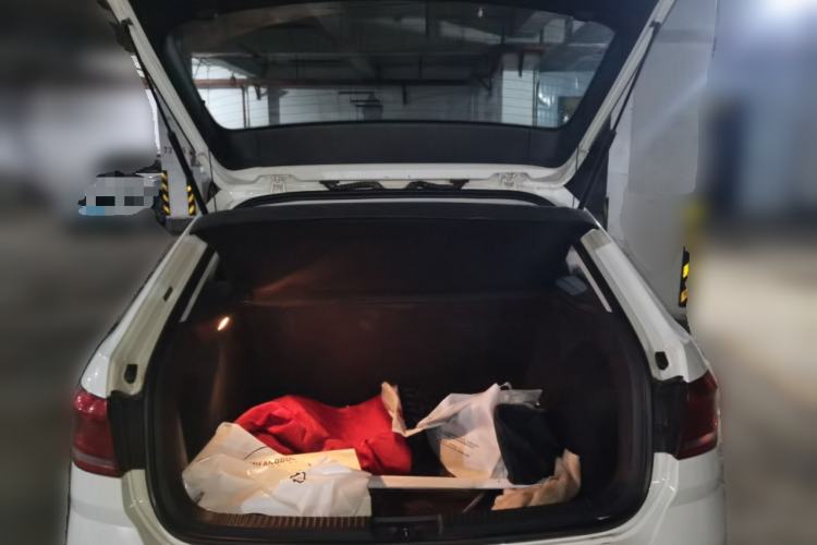Used Volkswagen Gran Lavida 2017 1.6L Automatic Fashion Edition Trunk