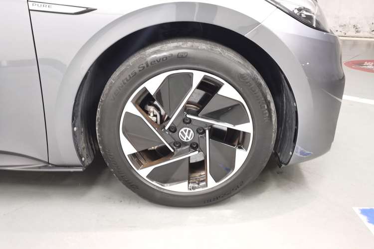 Used Volkswagen ID.3 2024 Outstanding Edition Left Front Wheel Hub