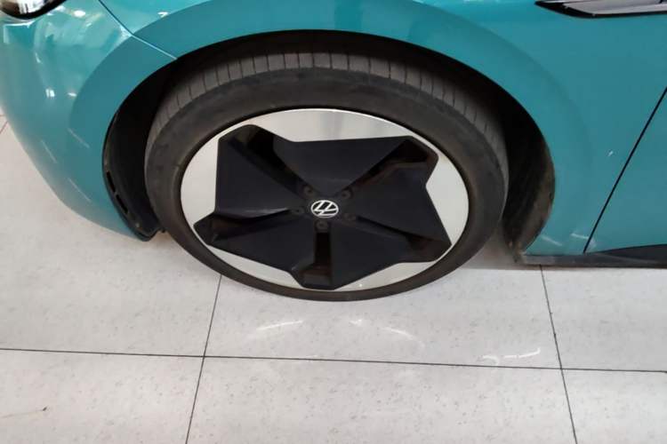 Used Volkswagen ID.3 2021 Pro Smart Edition Left Front Wheel Hub