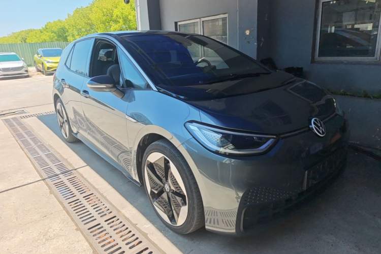 Used Volkswagen ID.3 2021 Pro Smart Edition Front Right 45 Deg