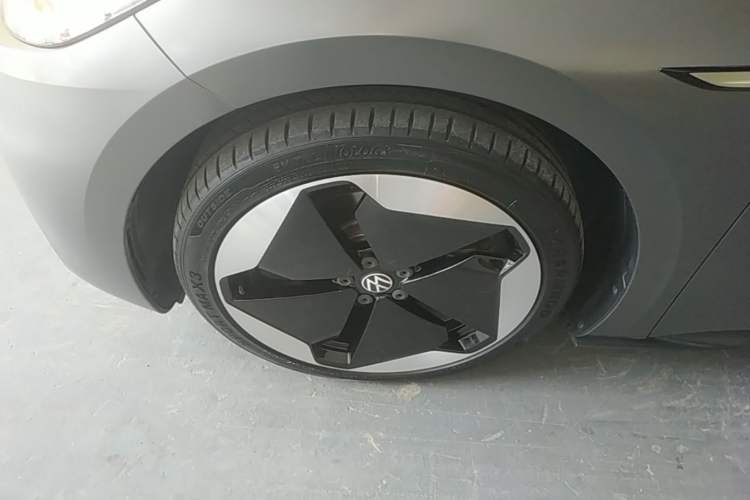 Used Volkswagen ID.3 2021 Pro Smart Edition Left Front Wheel Hub