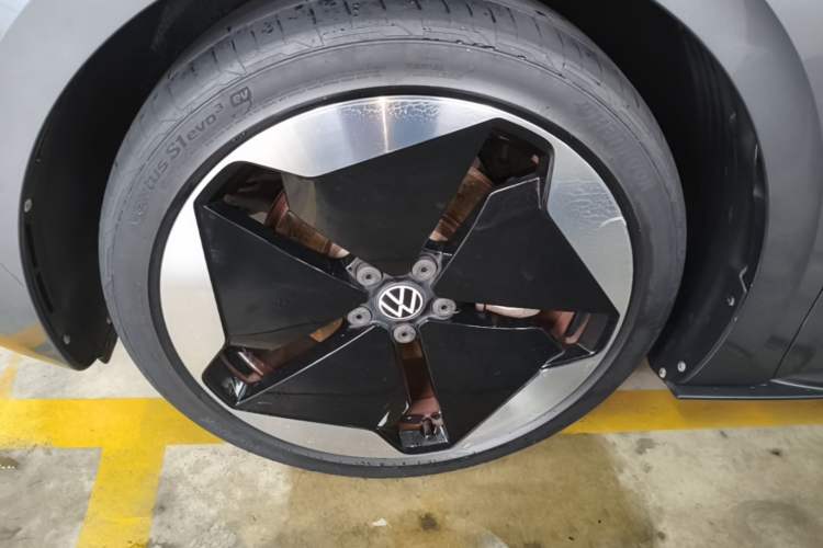 Used Volkswagen ID.3 2021 Pro Smart Edition Left Front Wheel Hub