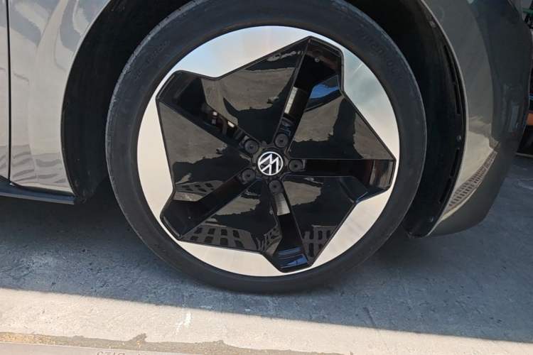 Used Volkswagen ID.3 2021 Pro Smart Edition Right Front Wheel Hub