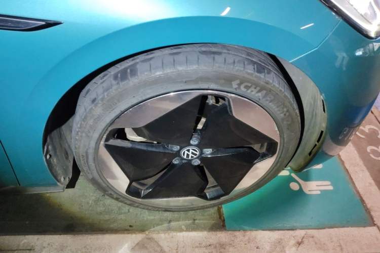 Used Volkswagen ID.3 2021 Pro Smart Edition Right Front Wheel Hub