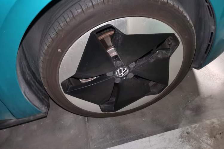 Used Volkswagen ID.3 2021 Pro Smart Edition Right Front Wheel Hub
