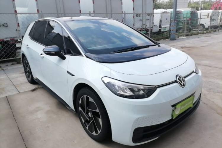Used Volkswagen ID.3 2021 Pure Edition Front Right 45 Deg