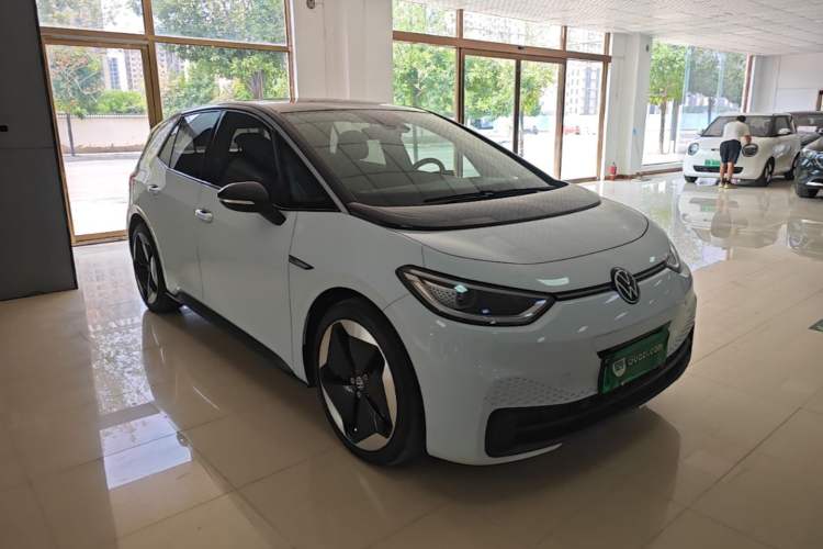 Used Volkswagen ID.3 2021 Pro Smart Edition Front Right 45 Deg