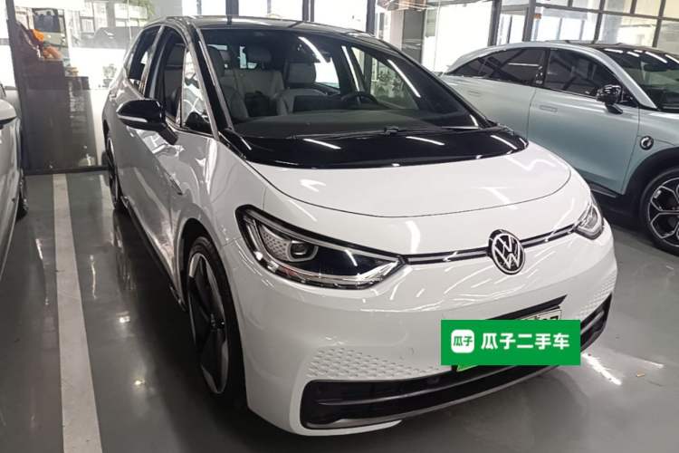 Used Volkswagen ID.3 2021 Pro Smart Edition Front Right 45 Deg