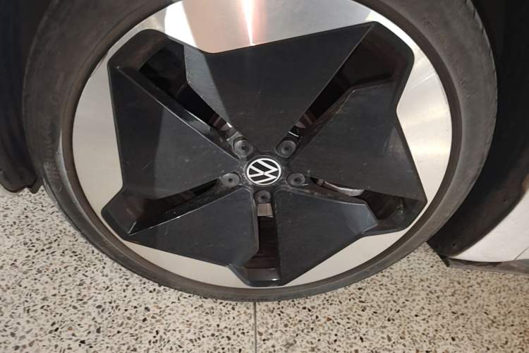 Used Volkswagen ID.3 2021 Pro Smart Edition Left Front Wheel Hub