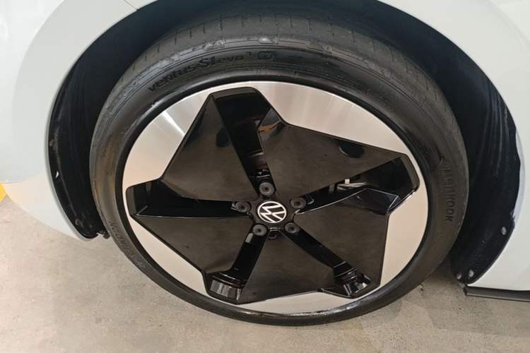 Used Volkswagen ID.3 2021 Pro Smart Edition Left Front Wheel Hub