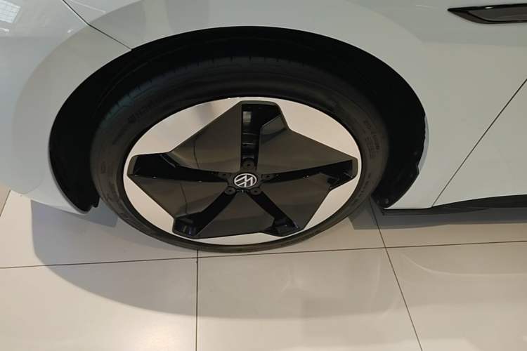 Used Volkswagen ID.3 2021 Pro Smart Edition Left Front Wheel Hub