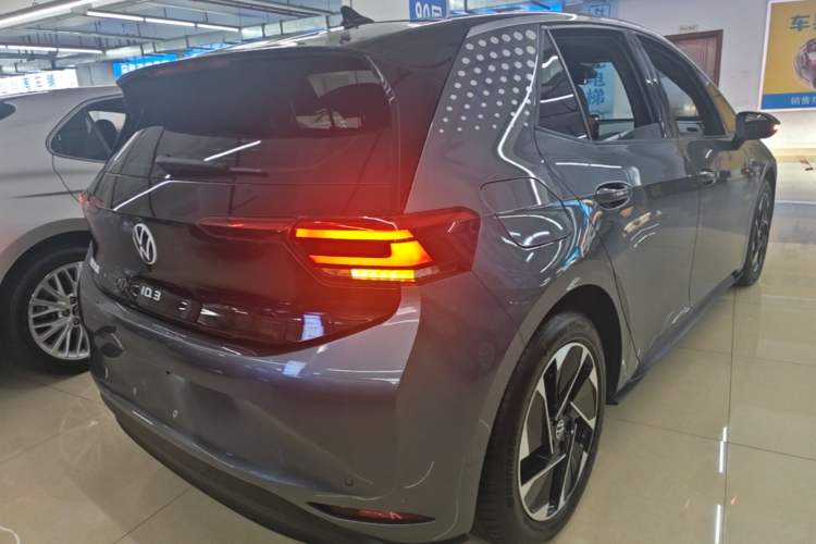 Used Volkswagen ID.3 2021 Pure Edition Rear Right 45 Deg