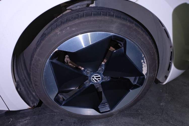 Used Volkswagen ID.3 2021 Pro Smart Edition Right Front Wheel Hub