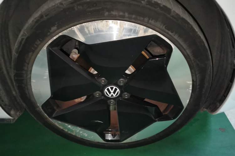 Used Volkswagen ID.3 2021 Pro Smart Edition Right Front Wheel Hub