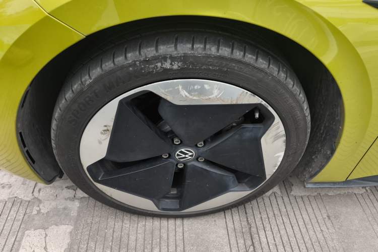 Used Volkswagen ID.3 2021 Pro Smart Edition Left Front Wheel Hub