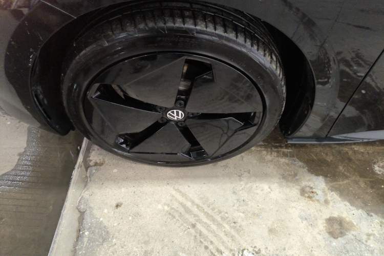 Used Volkswagen ID.3 2022 Pro Smart Edition Left Front Wheel Hub