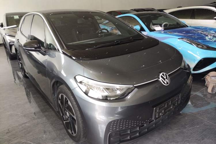 Used Volkswagen ID.3 2022 Pure Edition Front Right 45 Deg