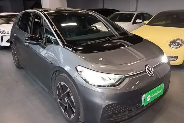 Used Volkswagen ID.3 2022 Active Pure Intelligent Enjoyment Edition Front Right 45 Deg