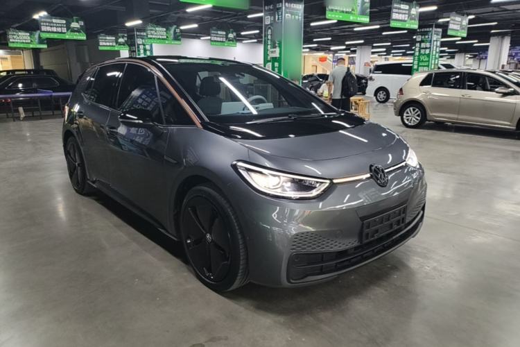 Used Volkswagen ID.3 2022 Pro Smart Edition Front Right 45 Deg