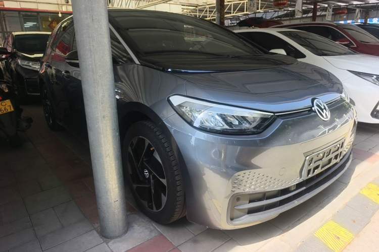 Used Volkswagen ID.3 2022 Active Pure Intelligent Enjoyment Edition Front Right 45 Deg
