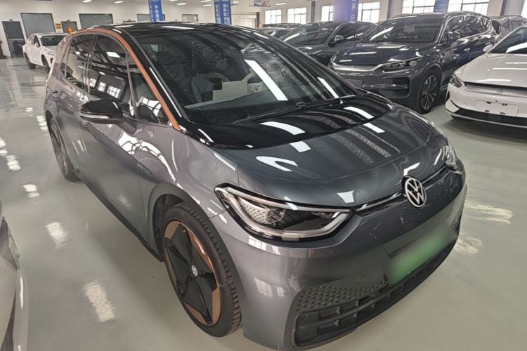 Used Volkswagen ID.3 2022 Pro Smart Edition Front Right 45 Deg