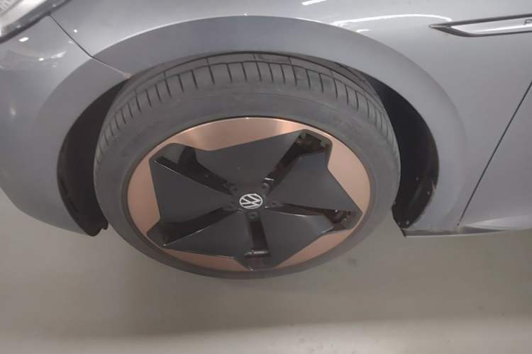 Used Volkswagen ID.3 2022 Pro Smart Edition Left Front Wheel Hub