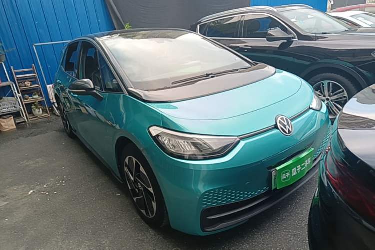 Used Volkswagen ID.3 2022 Active Pure Intelligent Enjoyment Edition Front Right 45 Deg