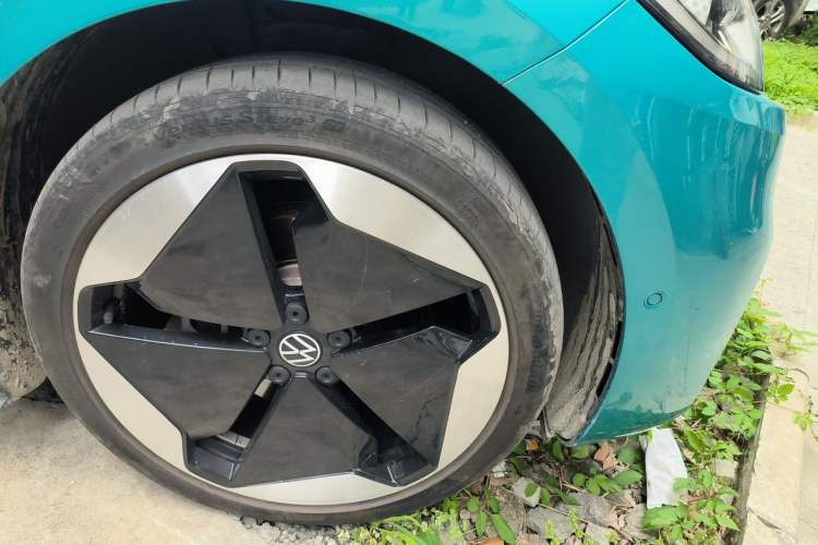 Used Volkswagen ID.3 2022 Pro Smart Edition Right Front Wheel Hub