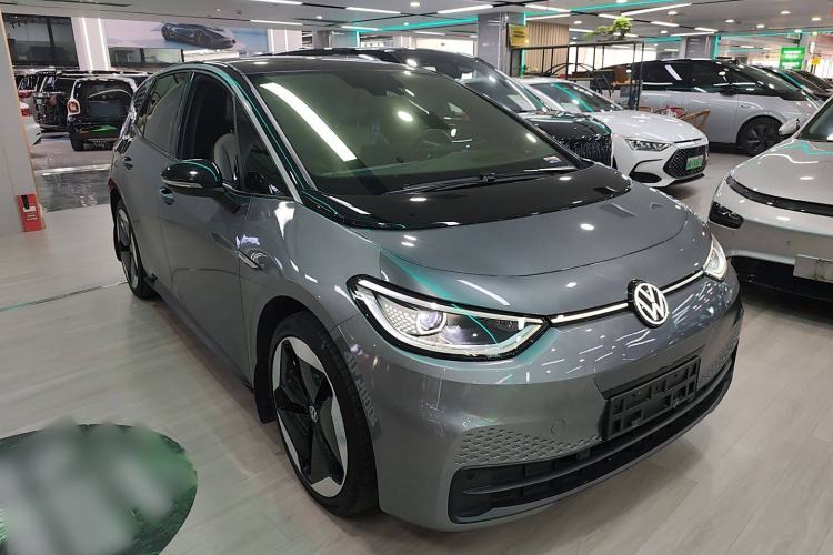 Used Volkswagen ID.3 2022 Pro Smart Edition Front Right 45 Deg