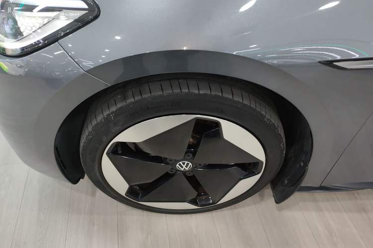 Used Volkswagen ID.3 2022 Pro Smart Edition Left Front Wheel Hub
