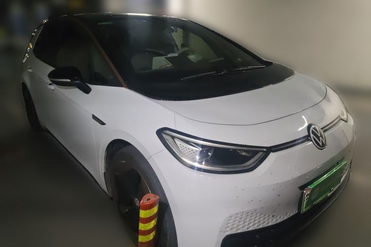Used Volkswagen ID.3 2022 Pro Smart Edition Front Right 45 Deg